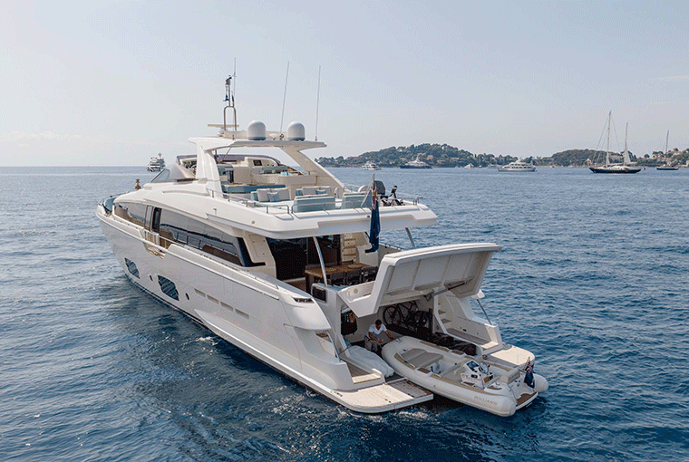 Ferretti Yachts 960